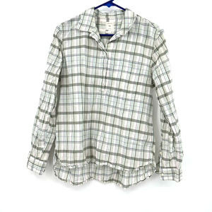 Gap size medium long sleeve pullover style flannel plaid shirt quarter button up